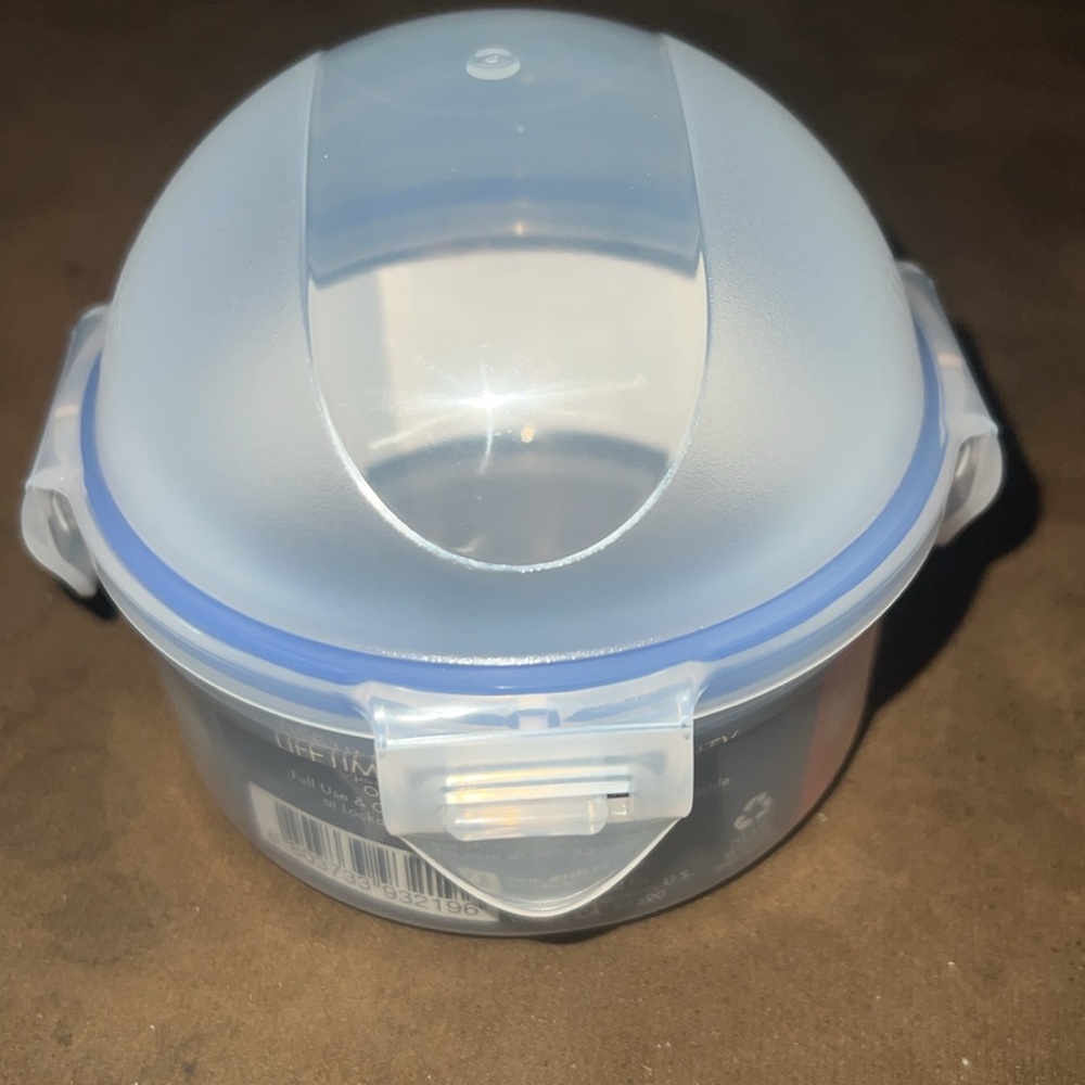 2 New LocknLock Food Storage Containers - Picture 5 of 9